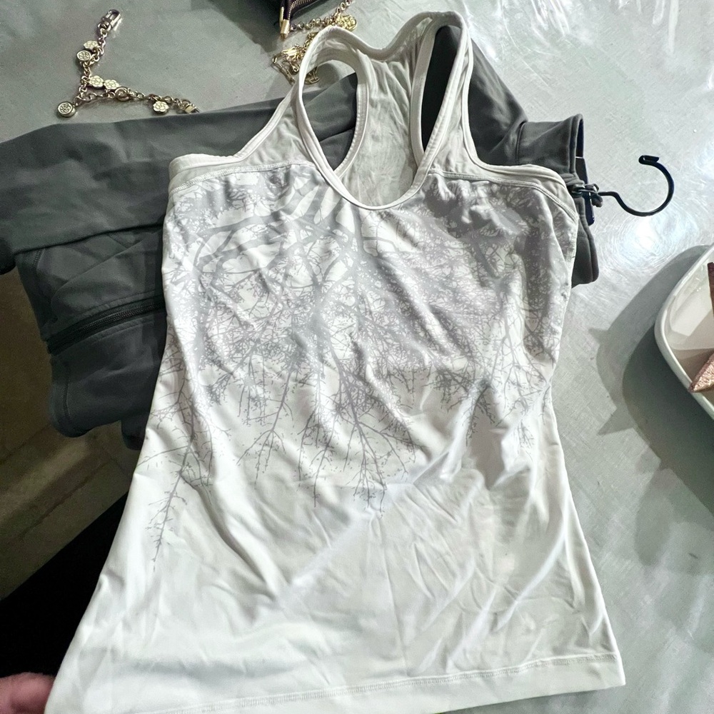 Lululemon Swiftly Tech Racerback - Picture 6 of 16